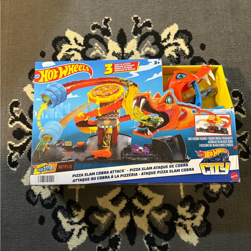 Hot Wheels Pizza Slam Cobra Attack Playset - Vibrant Orange and Blue